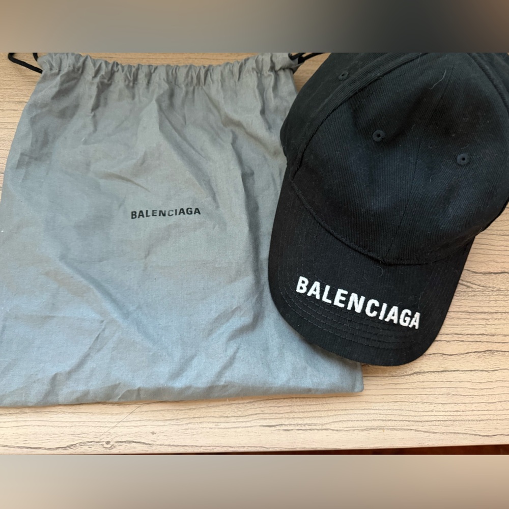 Balenciaga Logo Hat with dust bag